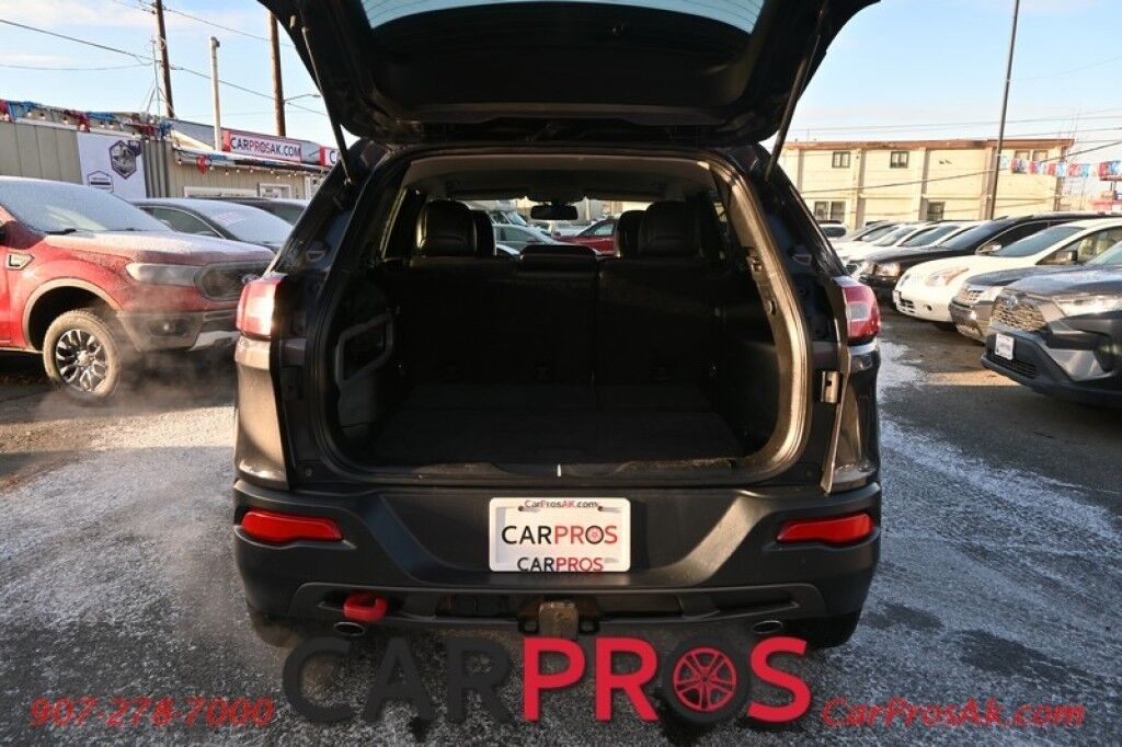 2016 Jeep Cherokee Trailhawk - 4X4 - 3.2L V6 - Heated Leather Seats - Heated Steering Wheel - Remote Start - Bluetooth - Backup Camera - Tow Package - Block heater Anchorage AK