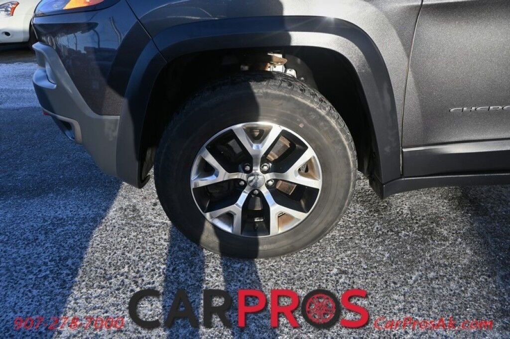 2016 Jeep Cherokee Trailhawk - 4X4 - 3.2L V6 - Heated Leather Seats - Heated Steering Wheel - Remote Start - Bluetooth - Backup Camera - Tow Package - Block heater Anchorage AK