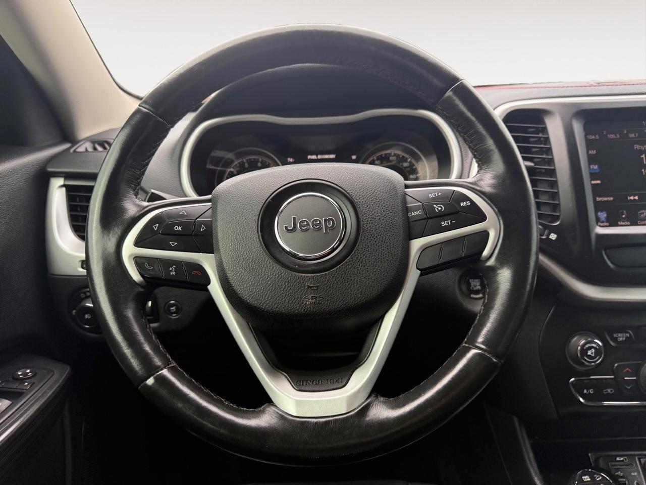 2016 Jeep Cherokee Trailhawk, MOONROOF, HEATED SEATS, UNIVERSAL GARAGE DOOR OPENER, POWER LIFTGATE, BACKUP CAMERA, POWER/HEATED MIRRORS, REMOTE START, BLUETOOTH, LOW MILES! Norfolk VA