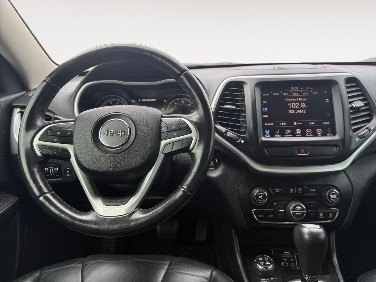 2016 Jeep Cherokee Trailhawk, MOONROOF, HEATED SEATS, UNIVERSAL GARAGE DOOR OPENER, POWER LIFTGATE, BACKUP CAMERA, POWER/HEATED MIRRORS, REMOTE START, BLUETOOTH, LOW MILES! Norfolk VA