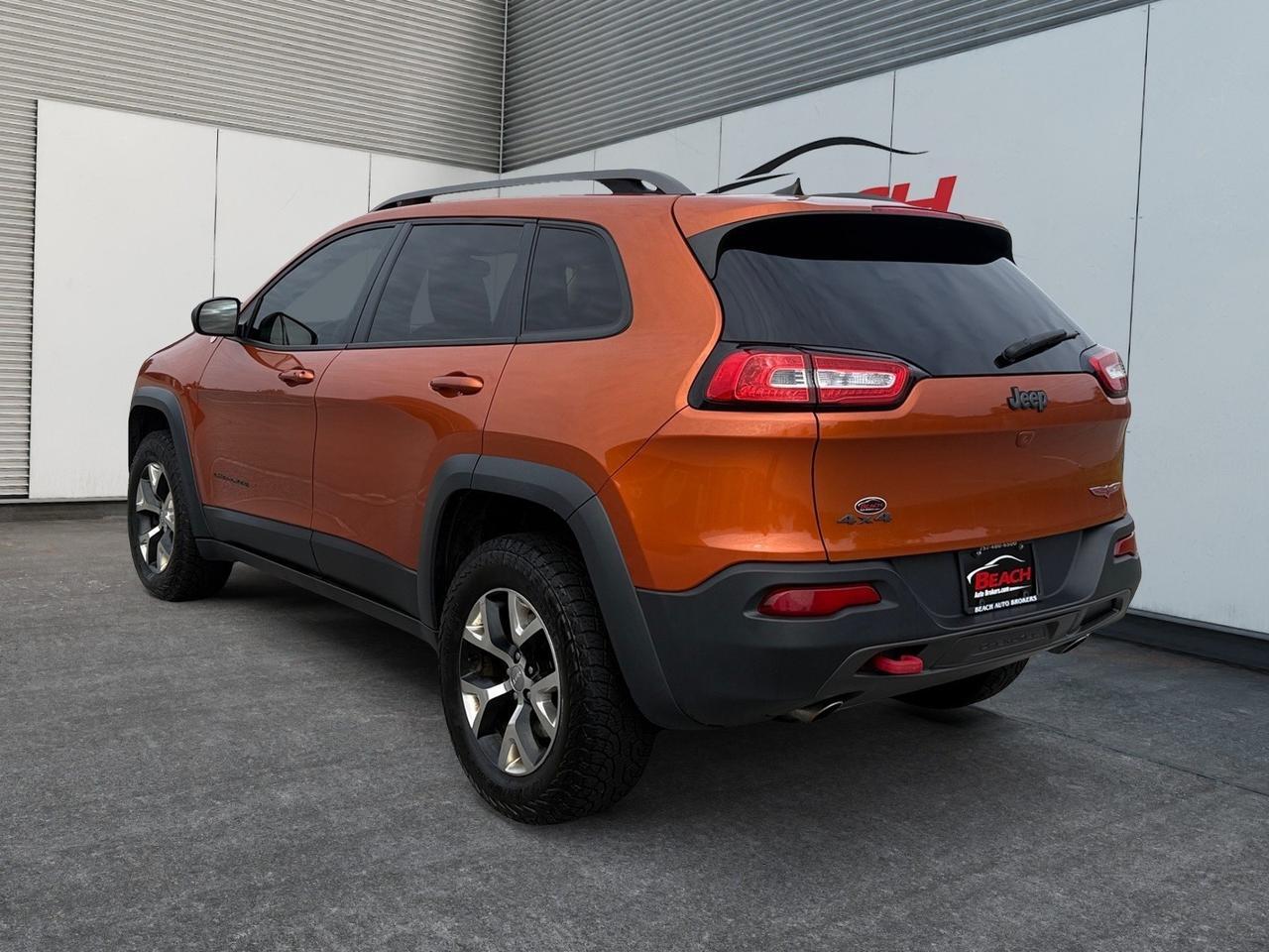 2016 Jeep Cherokee Trailhawk, MOONROOF, HEATED SEATS, UNIVERSAL GARAGE DOOR OPENER, POWER LIFTGATE, BACKUP CAMERA, POWER/HEATED MIRRORS, REMOTE START, BLUETOOTH, LOW MILES! Norfolk VA