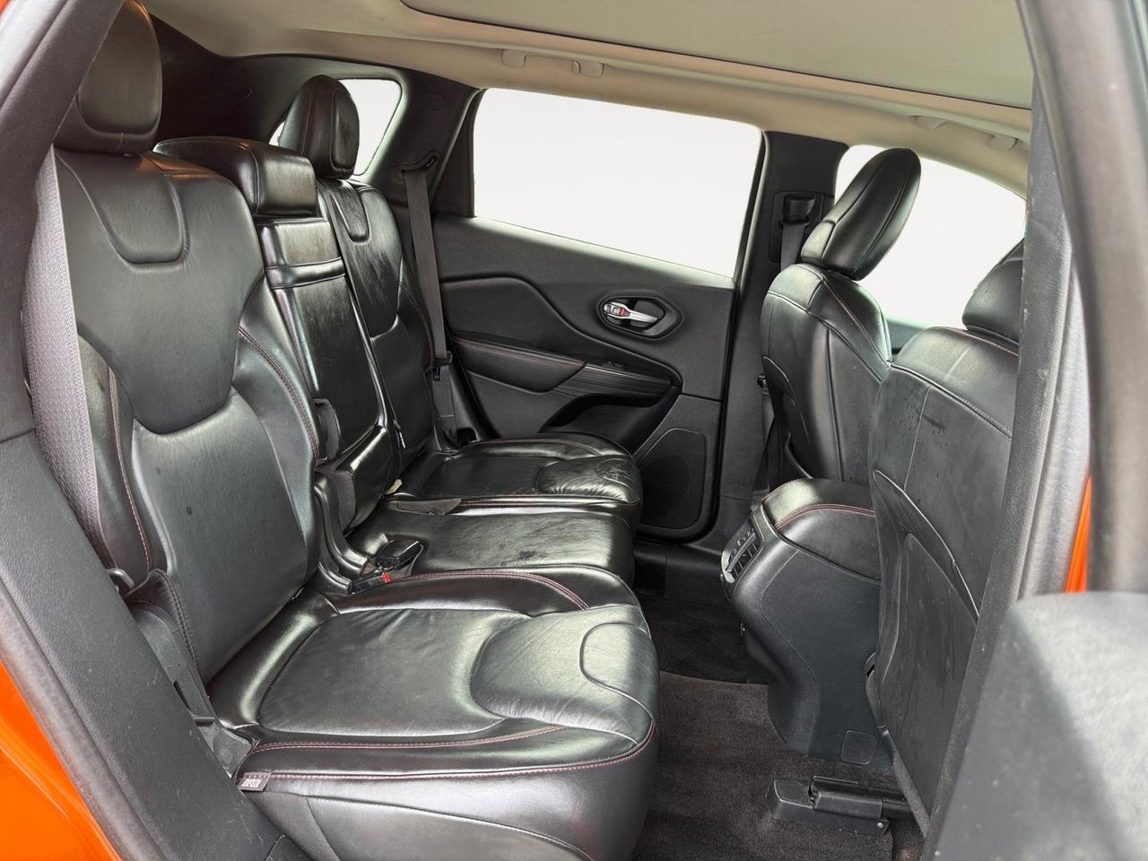 2016 Jeep Cherokee Trailhawk, MOONROOF, HEATED SEATS, UNIVERSAL GARAGE DOOR OPENER, POWER LIFTGATE, BACKUP CAMERA, POWER/HEATED MIRRORS, REMOTE START, BLUETOOTH, LOW MILES! Norfolk VA