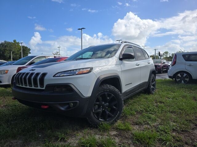 2016 Jeep Cherokee Trailhawk photo 2