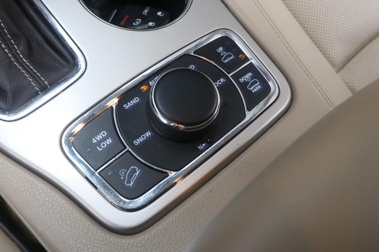 2016 Jeep Cherokee Overland photo 34