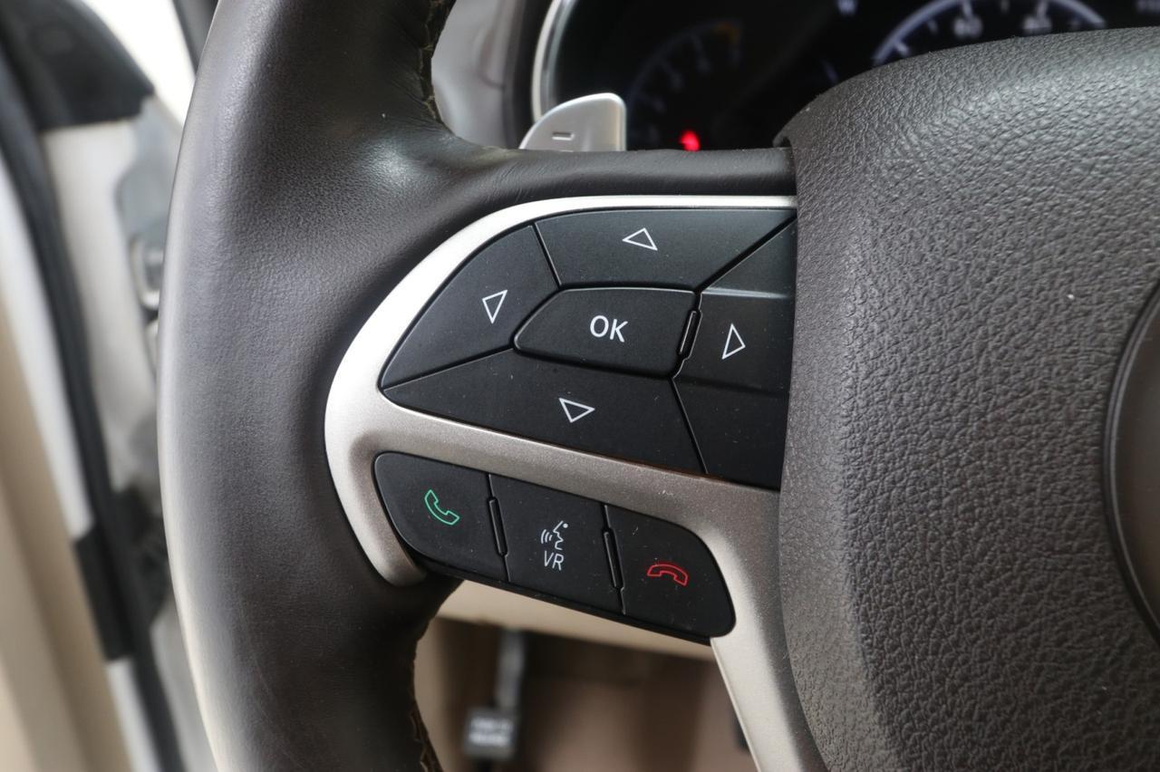2016 Jeep Cherokee Overland photo 23