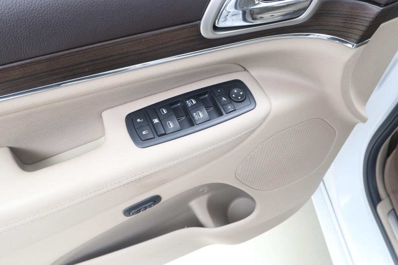 2016 Jeep Cherokee Overland photo 20