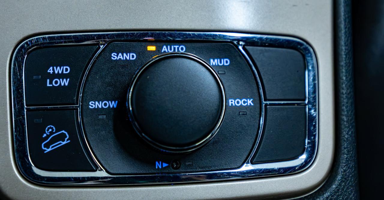 2016 Jeep Grand Cherokee AWD LIMITED LEATHER ROOF NAV Red Deer AB