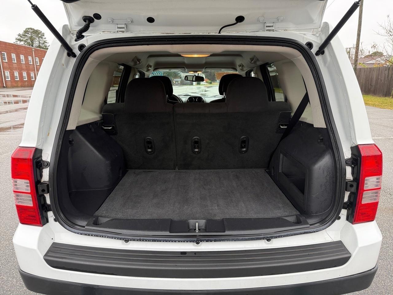 2016 Jeep Patriot Sport, TOW PACKAGE, KEYLESS ENTRY, POWER AND HEATED MIRRORS, BACKUP CAMERA, BLUETOOTH, FLOOR MATS, LOW MILES, COME AND TEST DRIVE THIS JEEP TODAY! Norfolk VA