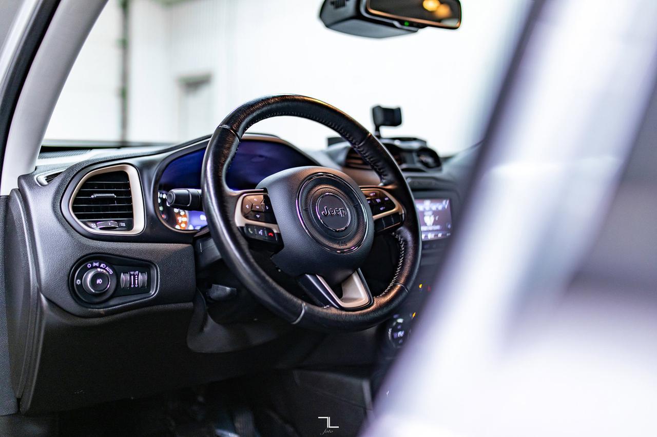 2016 Jeep Renegade 4x4 Limited Leather Roof Nav BCam Red Deer AB