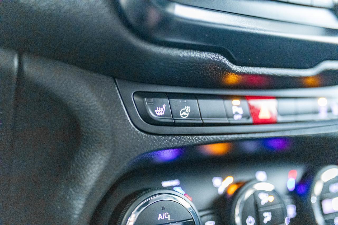 2016 Jeep Renegade 4x4 Limited Leather Roof Nav BCam Red Deer AB