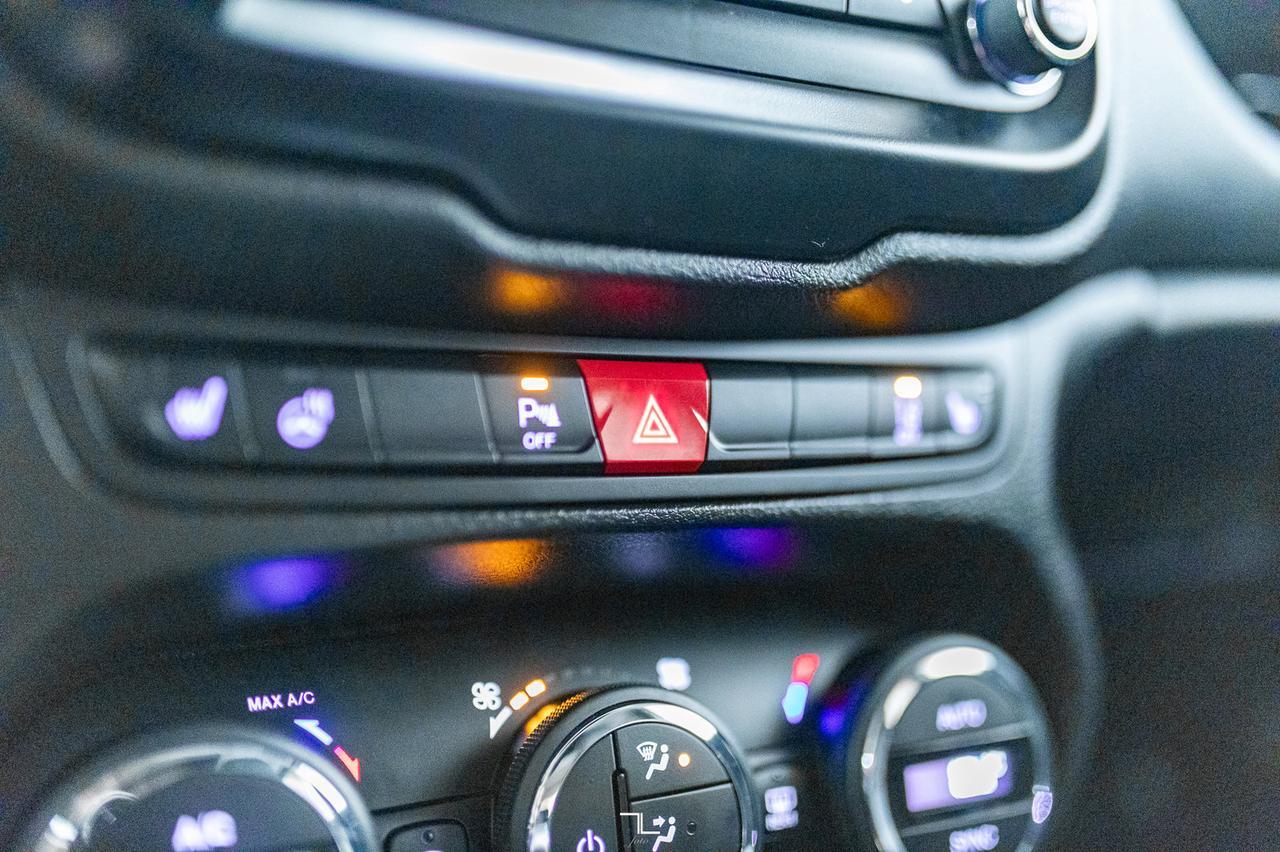 2016 Jeep Renegade 4x4 Limited Leather Roof Nav BCam Red Deer AB