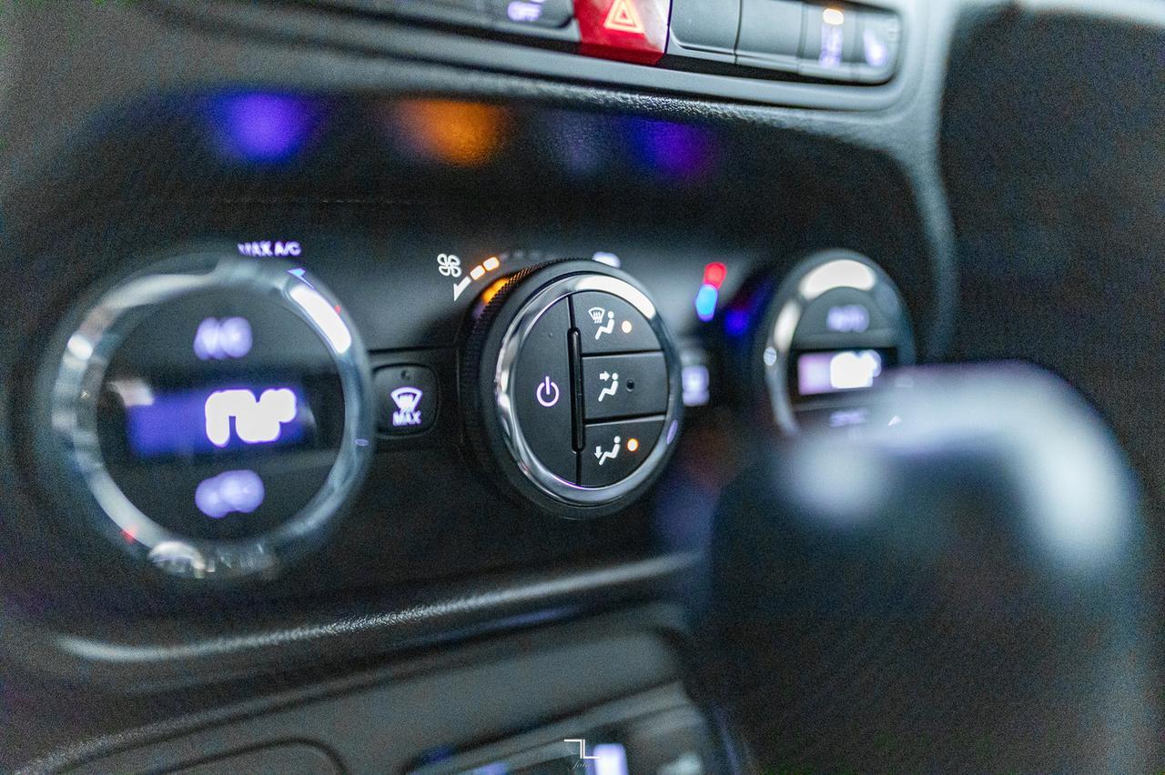 2016 Jeep Renegade 4x4 Limited Leather Roof Nav BCam Red Deer AB