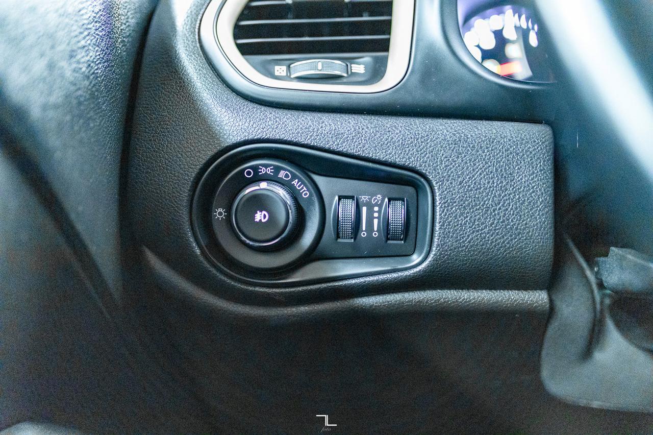 2016 Jeep Renegade 4x4 Limited Leather Roof Nav BCam Red Deer AB