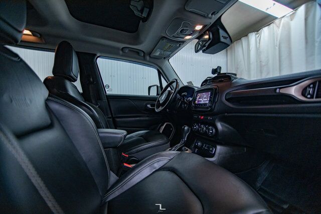 2016 Jeep Renegade 4x4 Limited Leather Roof Nav BCam Red Deer AB
