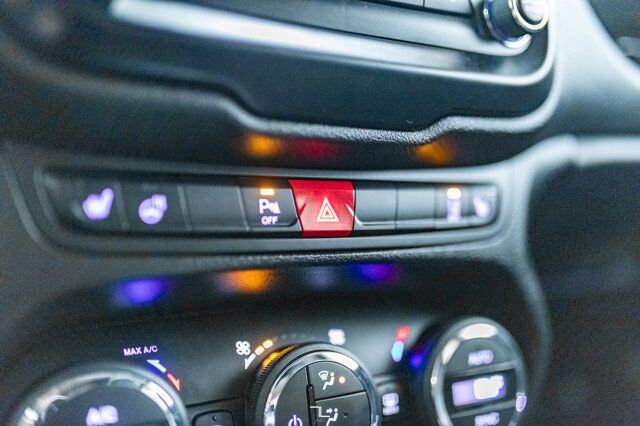 2016 Jeep Renegade 4x4 Limited Leather Roof Nav BCam Red Deer AB