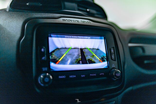 2016 Jeep Renegade 4x4 Limited Leather Roof Nav BCam Red Deer AB