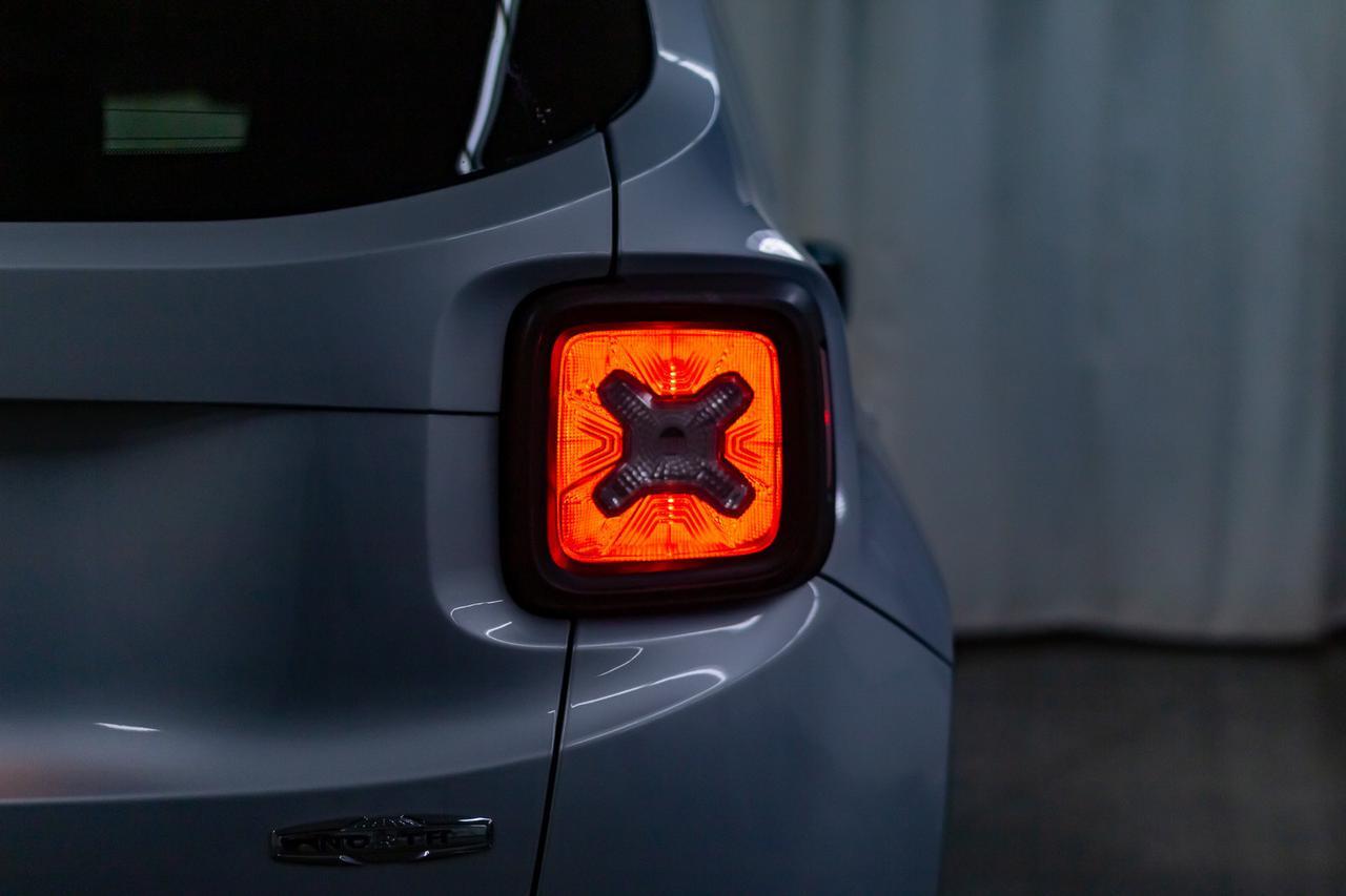 2016 Jeep Renegade 4x4 North BCam Red Deer AB