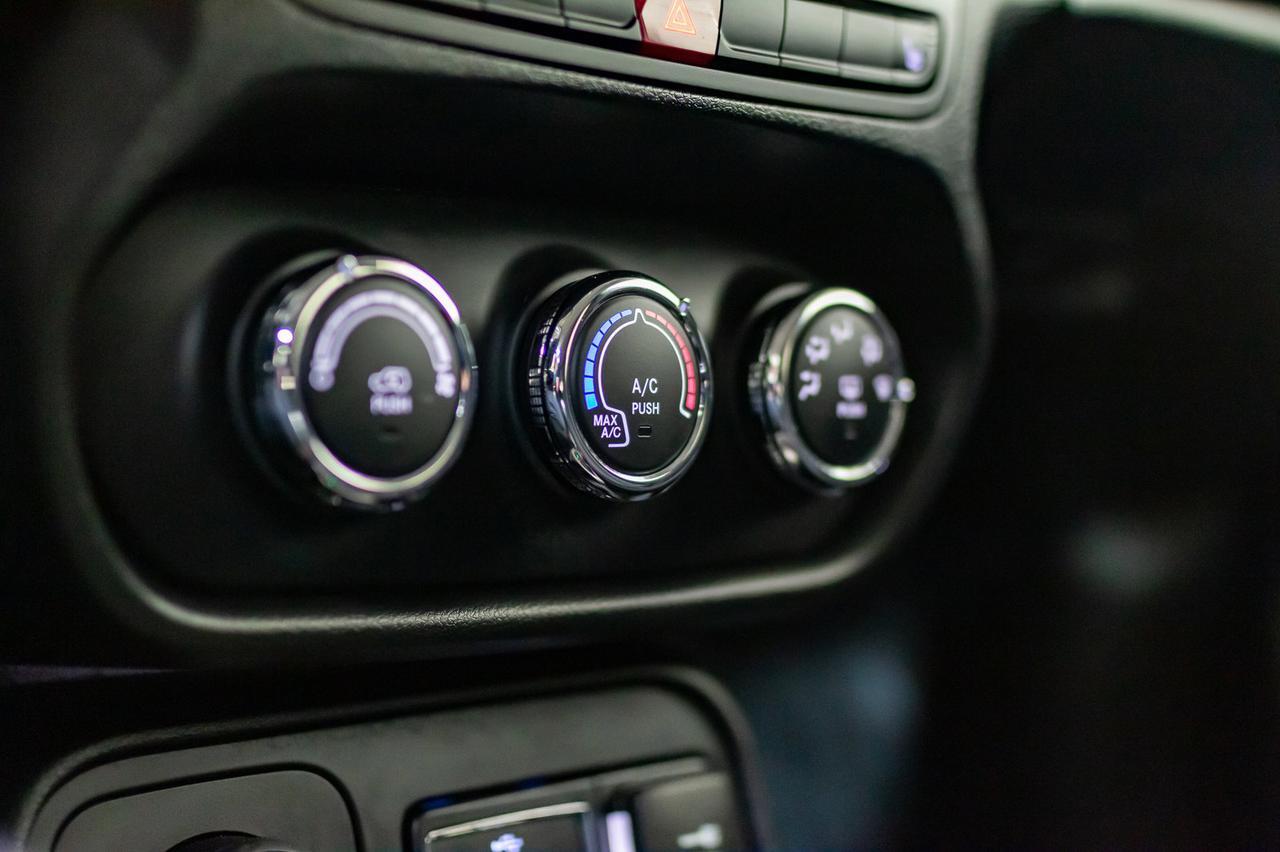 2016 Jeep Renegade 4x4 North BCam Red Deer AB