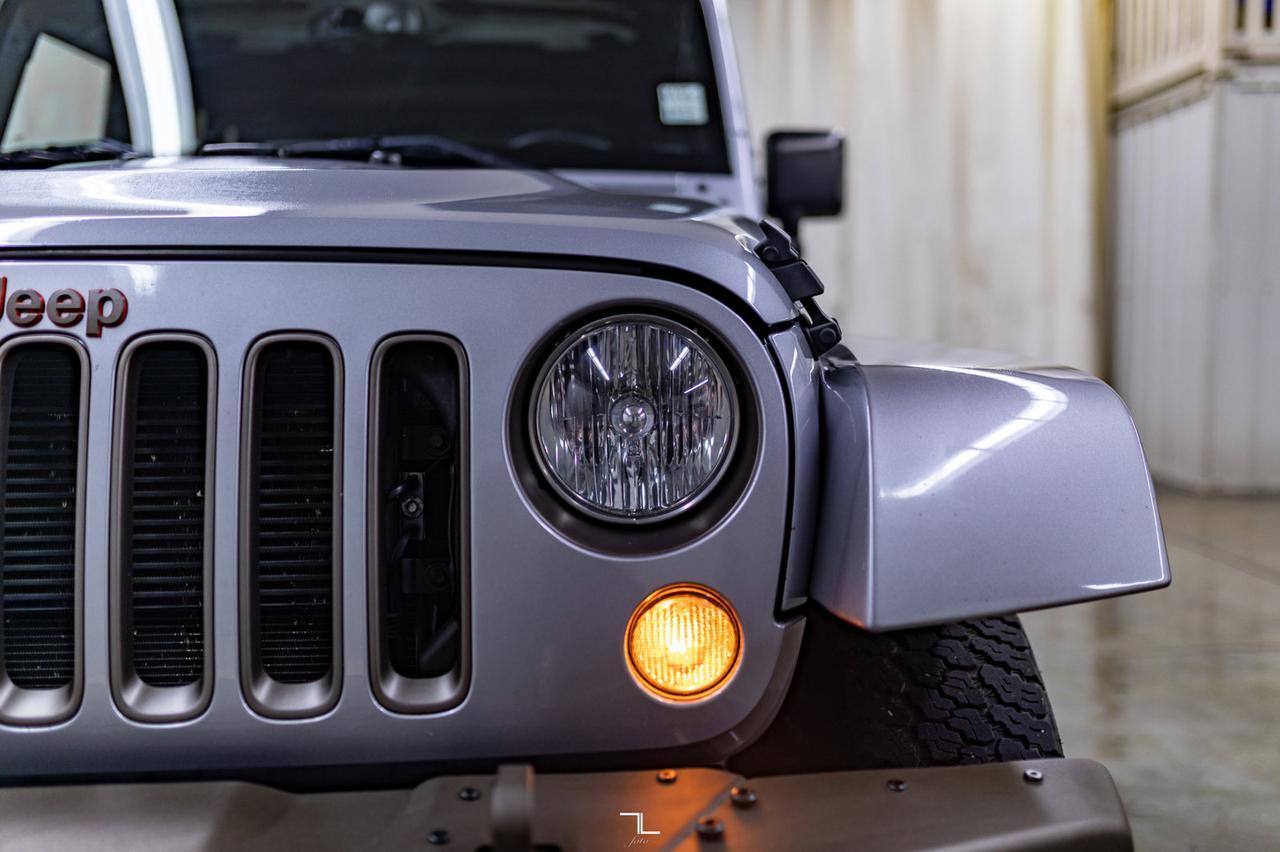 2016 Jeep Wrangler Unlimited 4x4 Sahara 75th Anniversary Leather Nav Red Deer AB