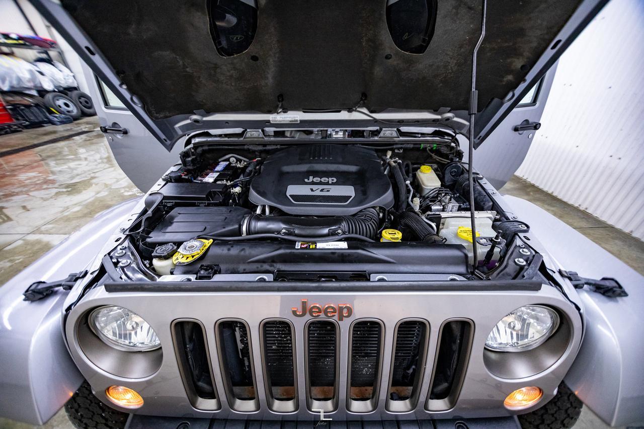 2016 Jeep Wrangler Unlimited 4x4 Sahara 75th Anniversary Leather Nav Red Deer AB