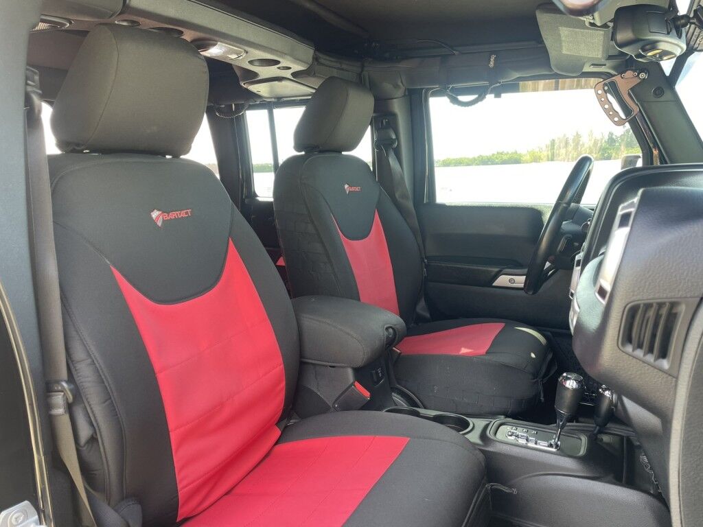 2016 Jeep Wrangler Unlimited Rubicon~LOW MILES~WINCH~LED LIGHTS ALL OVER~4X4~ALLOY SHIFT KNOB~BLUETOOTH~CRUISE CONTROL~FULL SIZE SPARE TIRE~HEATED SEATS~PREMIUM SOUND SYSTEM~REMOTE ENGINE START~REMOVABLE ROOF~TOW HOOKS Sarasota FL