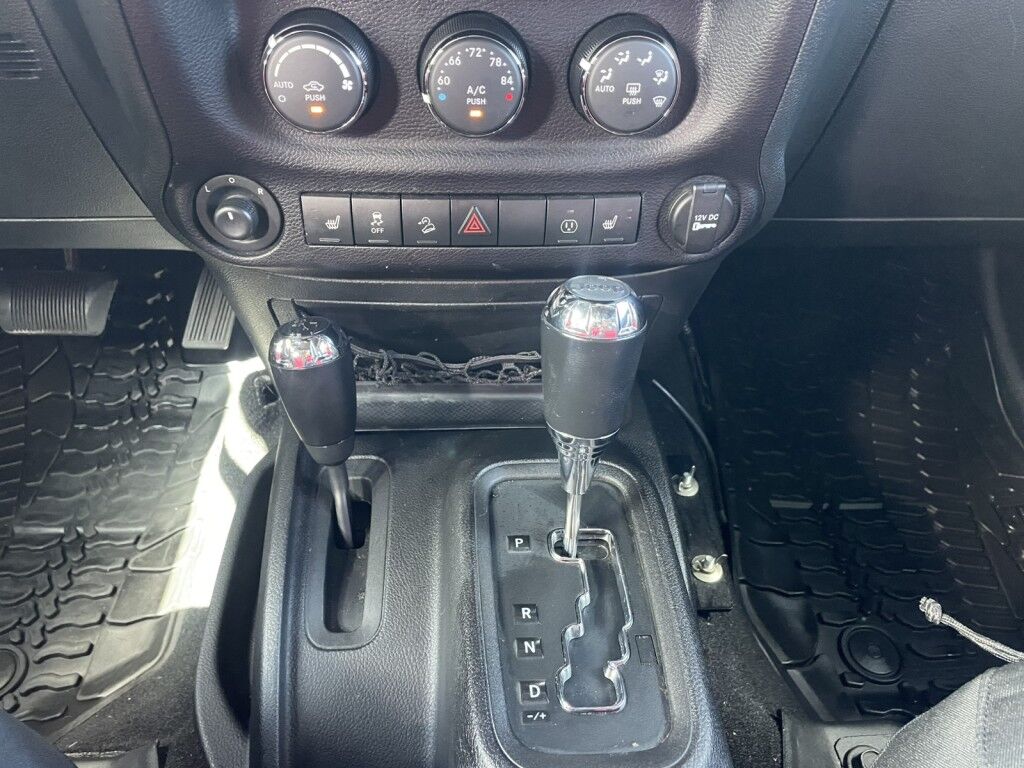 2016 Jeep Wrangler Unlimited Rubicon~LOW MILES~WINCH~LED LIGHTS ALL OVER~4X4~ALLOY SHIFT KNOB~BLUETOOTH~CRUISE CONTROL~FULL SIZE SPARE TIRE~HEATED SEATS~PREMIUM SOUND SYSTEM~REMOTE ENGINE START~REMOVABLE ROOF~TOW HOOKS Sarasota FL