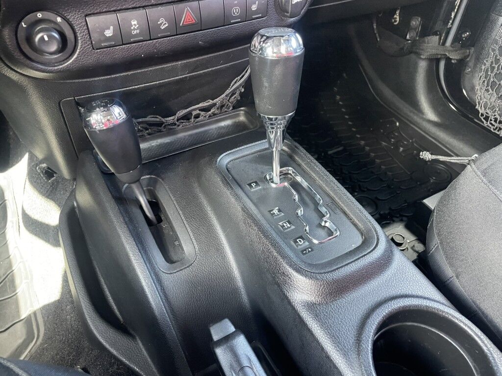 2016 Jeep Wrangler Unlimited Rubicon~LOW MILES~WINCH~LED LIGHTS ALL OVER~4X4~ALLOY SHIFT KNOB~BLUETOOTH~CRUISE CONTROL~FULL SIZE SPARE TIRE~HEATED SEATS~PREMIUM SOUND SYSTEM~REMOTE ENGINE START~REMOVABLE ROOF~TOW HOOKS Sarasota FL