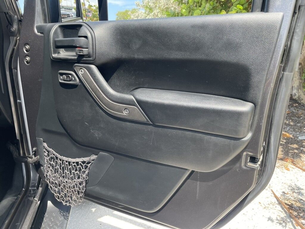 2016 Jeep Wrangler Unlimited SPORT~4X4~CLEAN CARFAX~ONLINE FINANCE AND SHIPPING AVAILABLE!!!! Sarasota FL