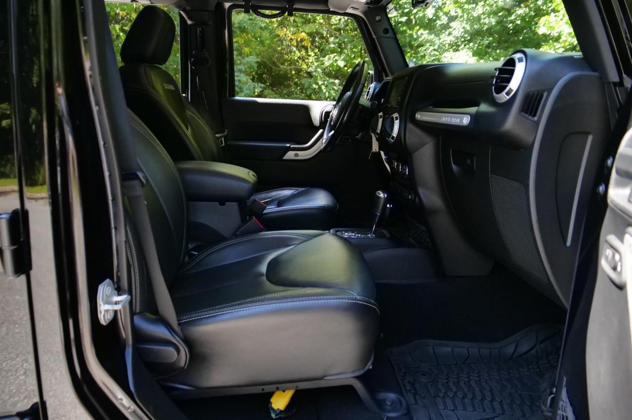 2016 Jeep Wrangler Unlimited Sahara 4X4 / Wheels & Tires / Heated Leather Seats! Lincolnton NC