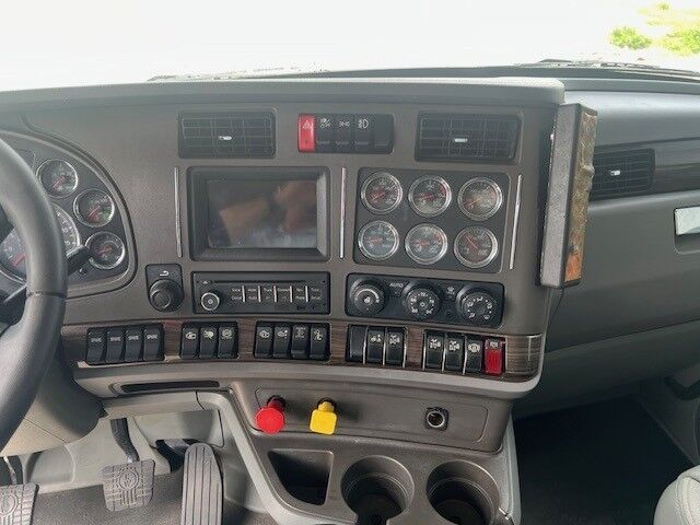 2016 Kenworth T880 Jerr-Dan 35 Ton Integrate Heavy Duty Wrecker Truck Tampa FL