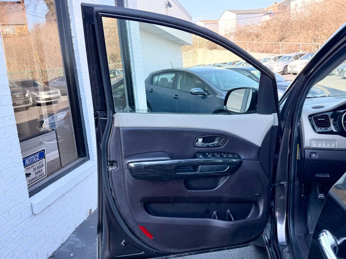 2016 Kia Sedona SX Limited Minivan 4D Cincinnati OH