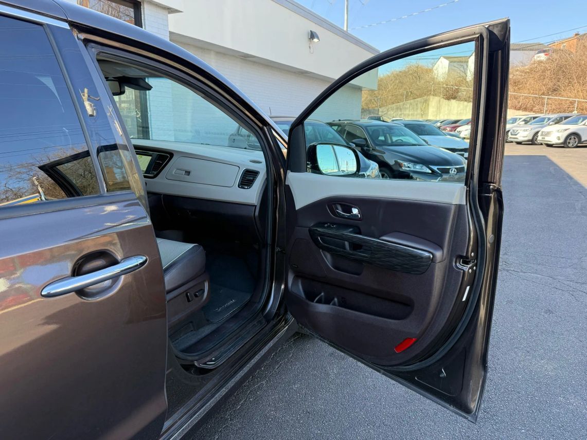 2016 Kia Sedona SX Limited Minivan 4D Cincinnati OH