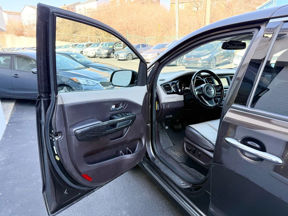 2016 Kia Sedona SX Limited Minivan 4D Cincinnati OH