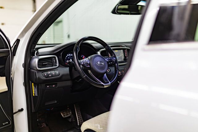 2016 Kia Sorento AWD SX Leather Roof Nav BCam Red Deer AB