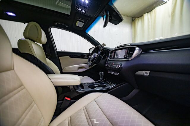 2016 Kia Sorento AWD SX Leather Roof Nav BCam Red Deer AB