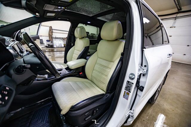 2016 Kia Sorento AWD SX Leather Roof Nav BCam Red Deer AB