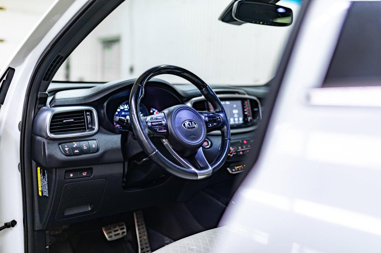 2016 Kia Sorento AWD SX Luxury Leather Roof Nav BCam Red Deer AB