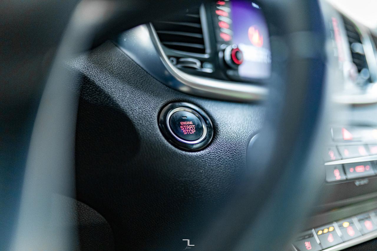 2016 Kia Sorento AWD SX Luxury Leather Roof Nav BCam Red Deer AB