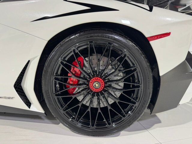 2016 Lamborghini Aventador LP 750-4 Superveloce Bianco Opalis paint, Sensonum audio, carbon galore AND MUCH MORE!! Fort Lauderdale FL