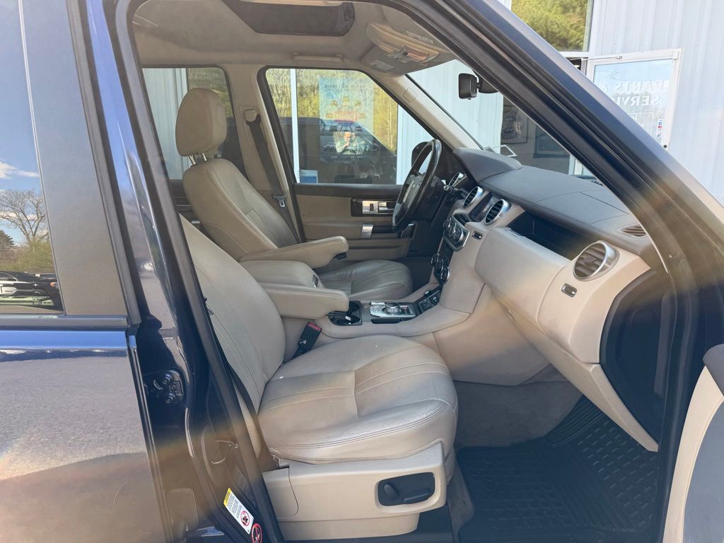 2016 Land Rover LR4 HSE Orange MA