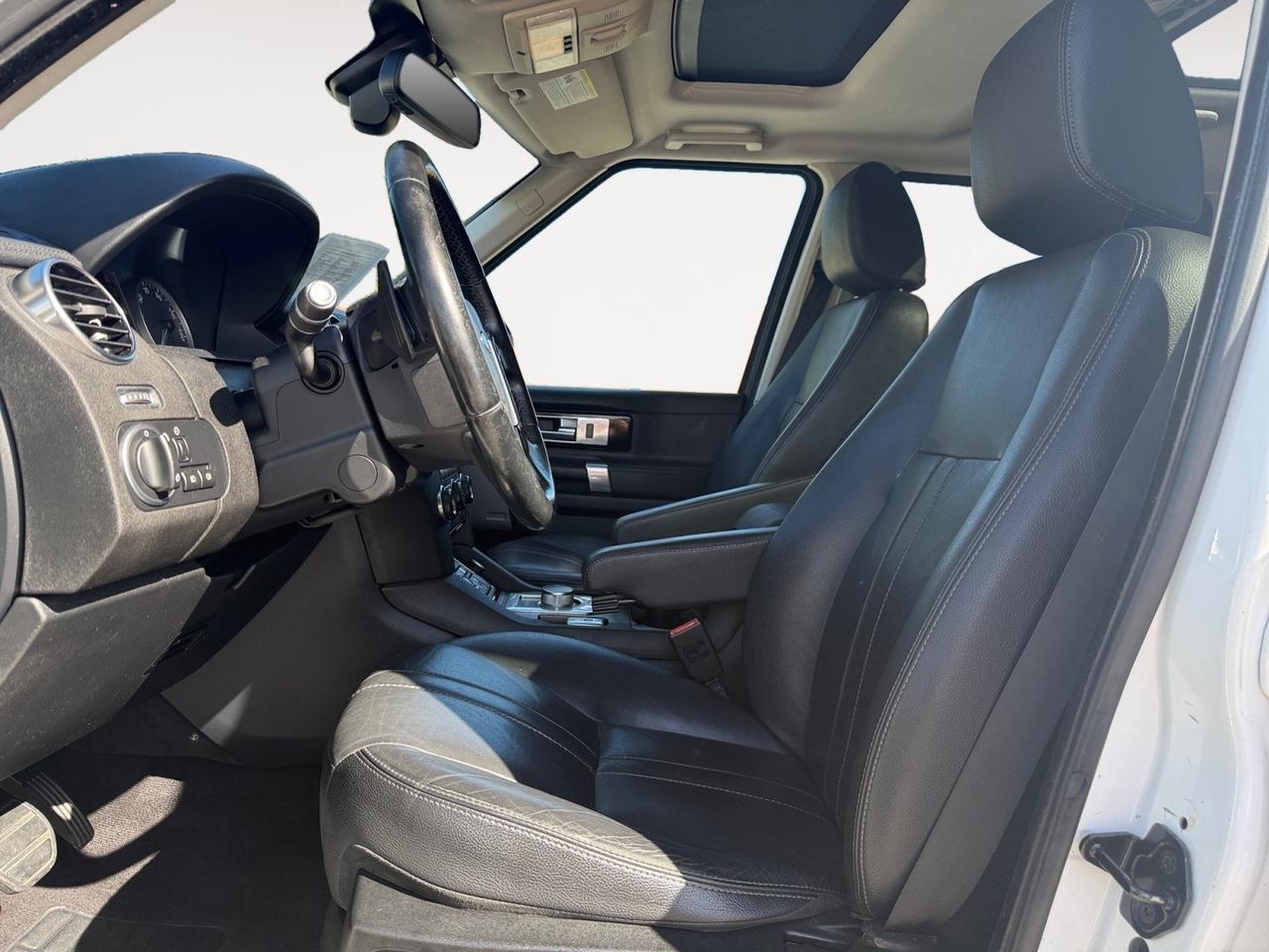 2016 Land Rover LR4 HSE Silver Edition, HEATED SEATS, 3 SUNROOFS, 3RD ROW, BLUETOOTH, BACKUP CAMERA, POWER MIRRORS, RUNNING BOARDS, KEYLESS ENTRY, LOW MILES, COME AND TEST DRIVE TODAY!