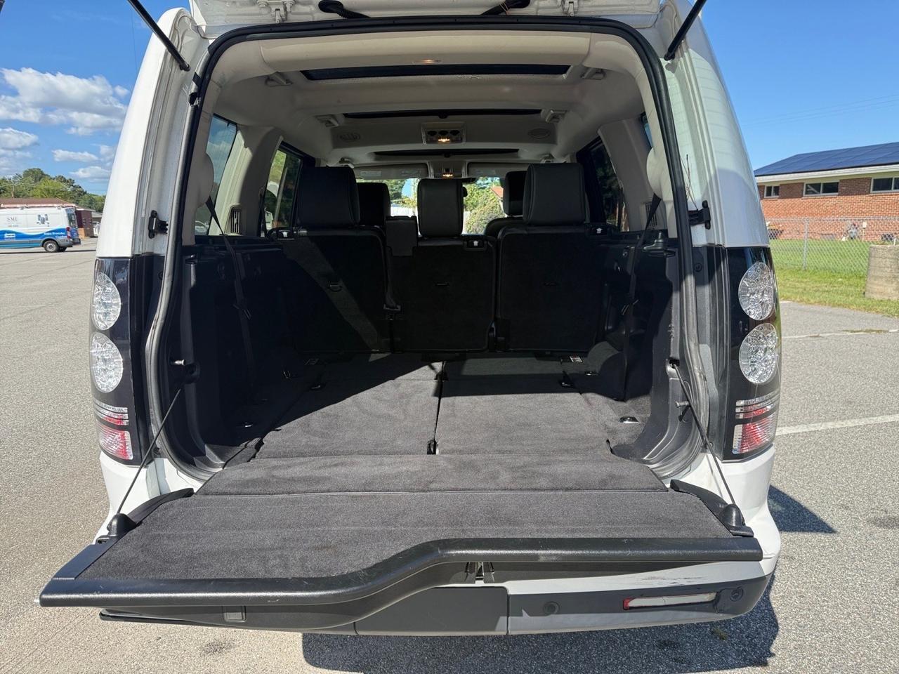 2016 Land Rover LR4 HSE Silver Edition, HEATED SEATS, 3 SUNROOFS, 3RD ROW, BLUETOOTH, BACKUP CAMERA, POWER MIRRORS, RUNNING BOARDS, KEYLESS ENTRY, LOW MILES, COME AND TEST DRIVE TODAY! Norfolk VA