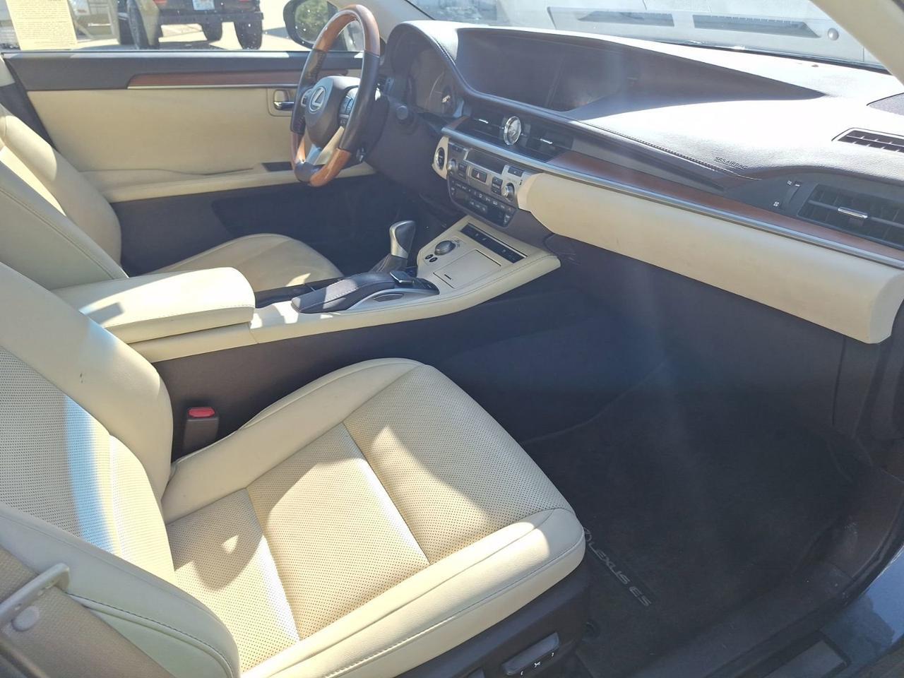 2016 Lexus ES 300h Hybrid Hurst TX