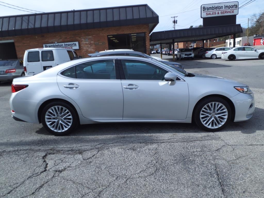 2016 Lexus ES 350 .