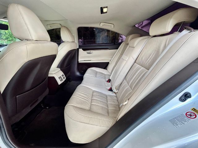 2016 Lexus ES 350 photo 7