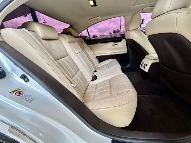 2016 Lexus ES 350 photo 8