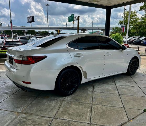 2016 Lexus ES 350 photo 4