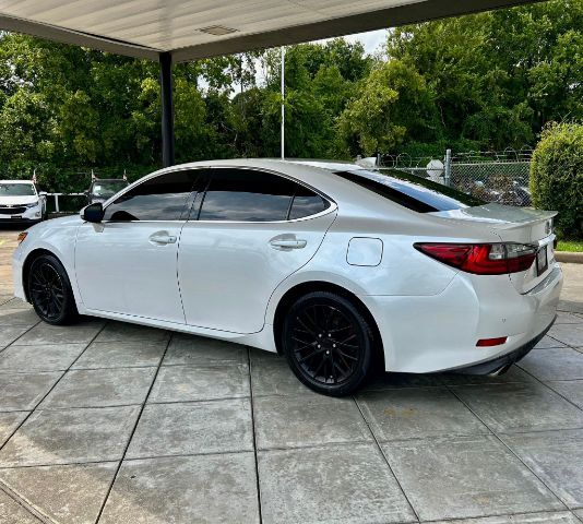 2016 Lexus ES 350 photo 2