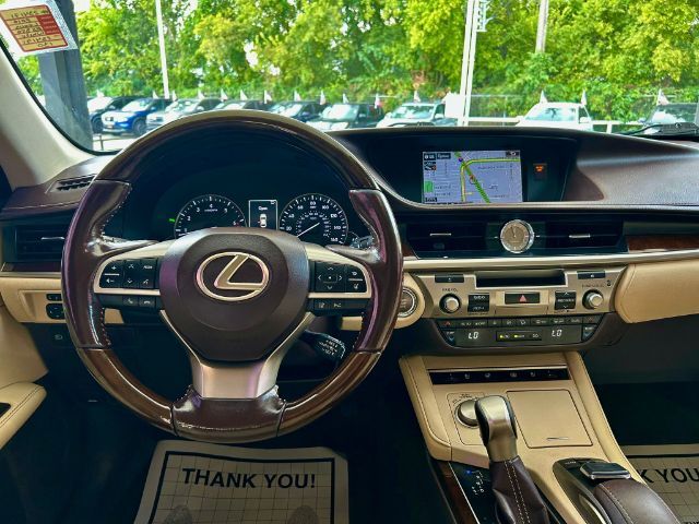 2016 Lexus ES 350 photo 10