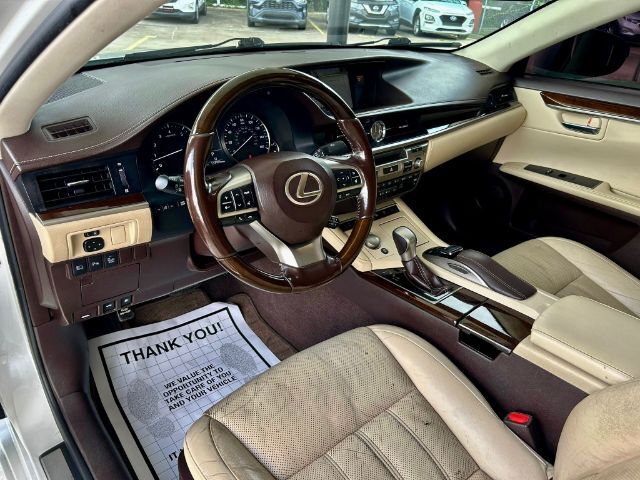 2016 Lexus ES 350 photo 11